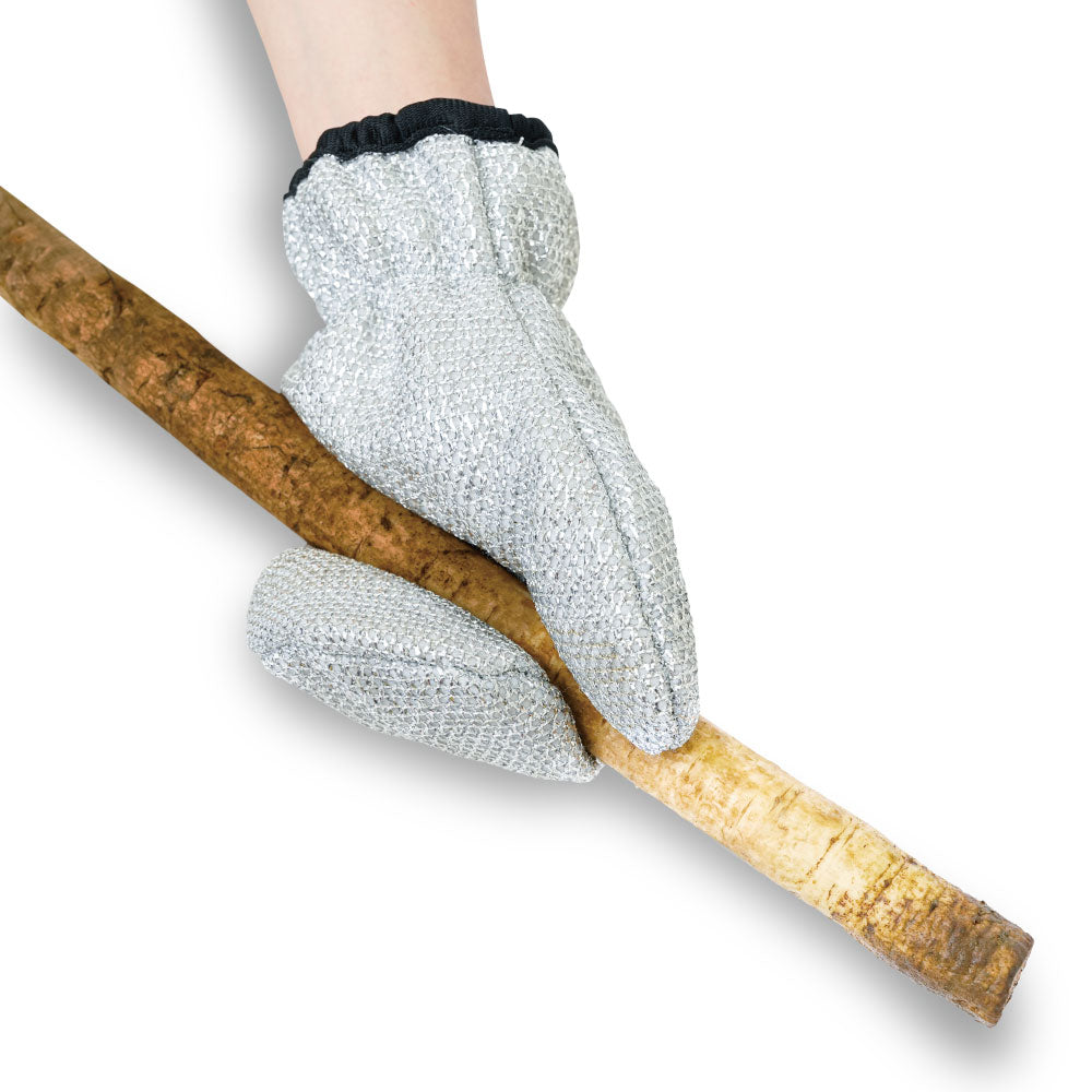 手が汚れない!アルミで皮むきミトン